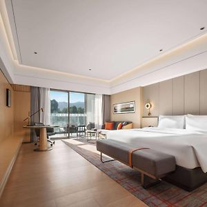 Deluxe King Room Lake View