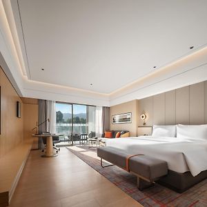 Superior King Room Hot Pool Lake View